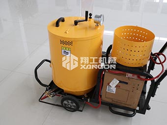 瀝青灌縫機(jī)廠家迎合路面養(yǎng)護(hù)需求，適應(yīng)市場(chǎng)變化